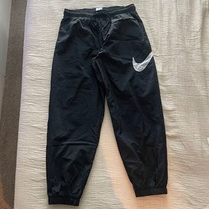 Nike essential woven joggers